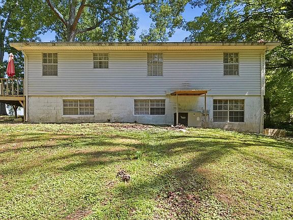 3rd image of 2462 Oak Cir SW
