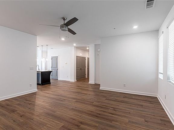 5th image of 396 Pratt Dr #1924