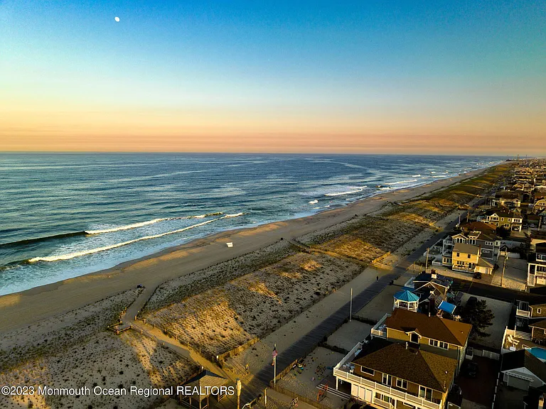 1404 Oceanfront #UPPER — Photo 7