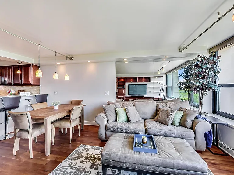 1850 N Clark St #1205 — Photo 8