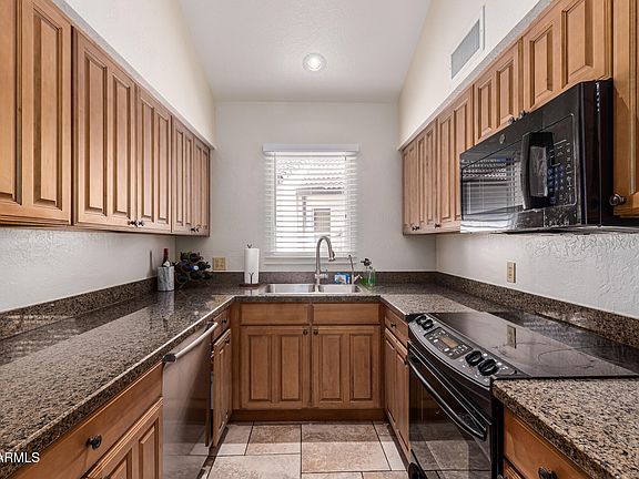 3rd image of 1116 E Belmont Avenue