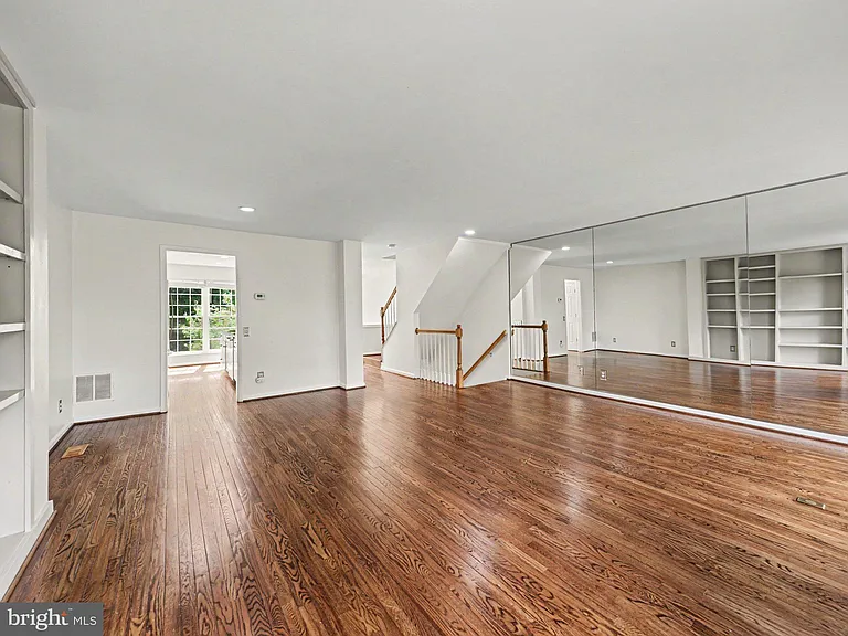 11527 Bertram St — Photo 12