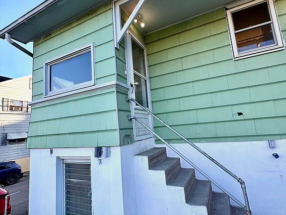 4th image of 261 Seybert St