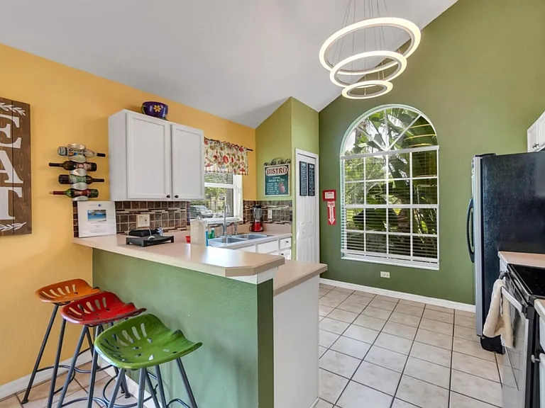 Balmoral Ct — Photo 26