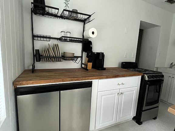 4th image of 134 King St APT C
