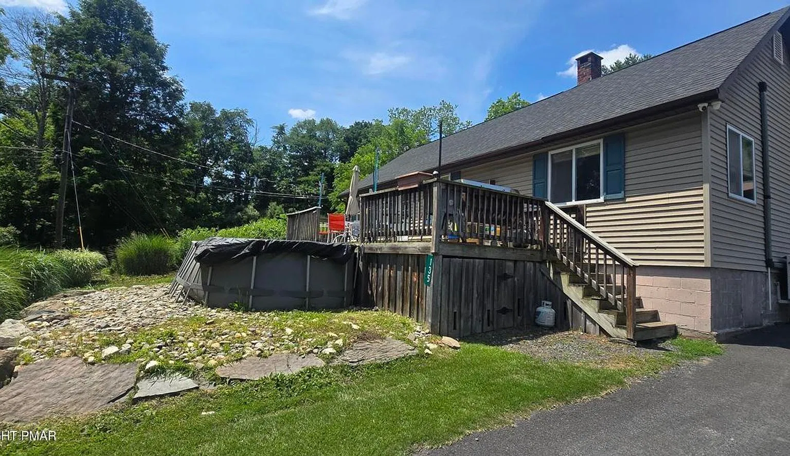 Amazing 3 bedroom off Fawn Road in East Stroudsburg with HUGE Pole Barn/Garage — Photo 2