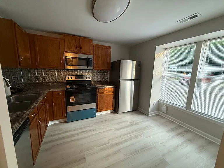 7252 Shellburne Dr — Photo 5