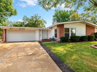 1630 Aqueduct Dr, Florissant, MO 63033