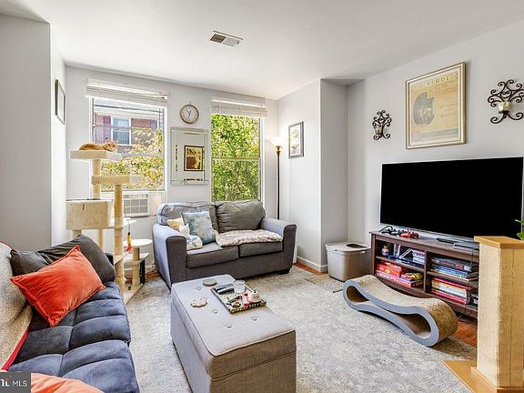 4th image of 403 Catharine St Floor 2