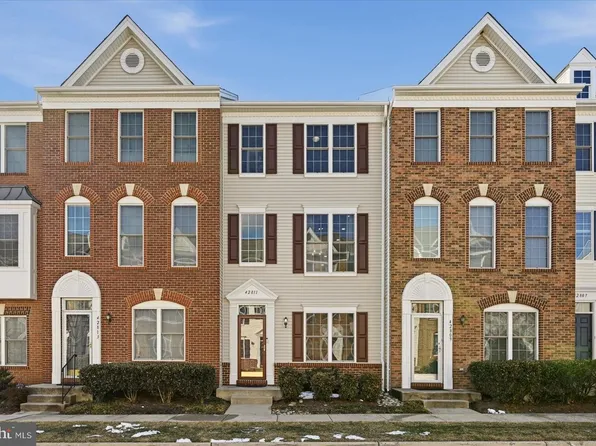 42811 Sykes Ter, Chantilly, VA 20152