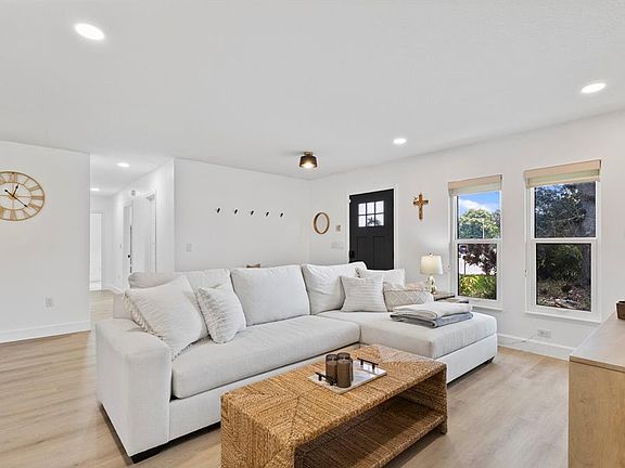 3rd image of 6410 38TH AVENUE CIRCLE W