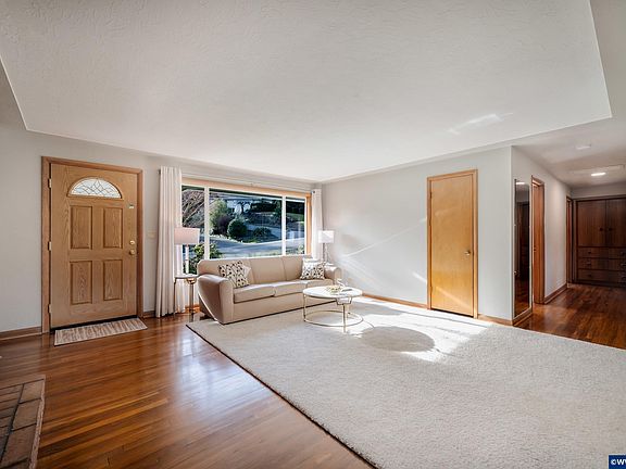5th image of 1333 Morningside Dr SE