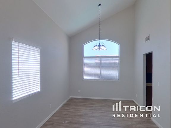 5th image of 2733 Desert Stream Ct