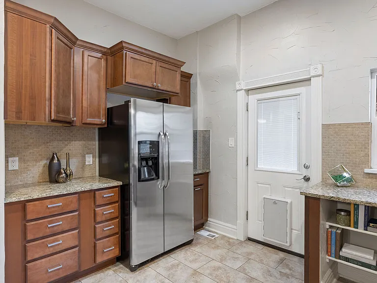 1515 E 31st Ave — Photo 16