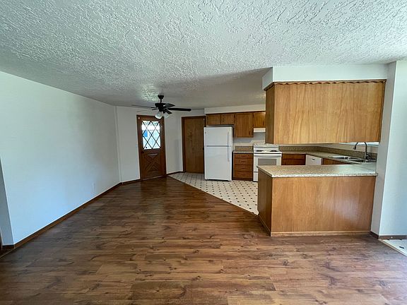 5th image of 255 Heffley St S