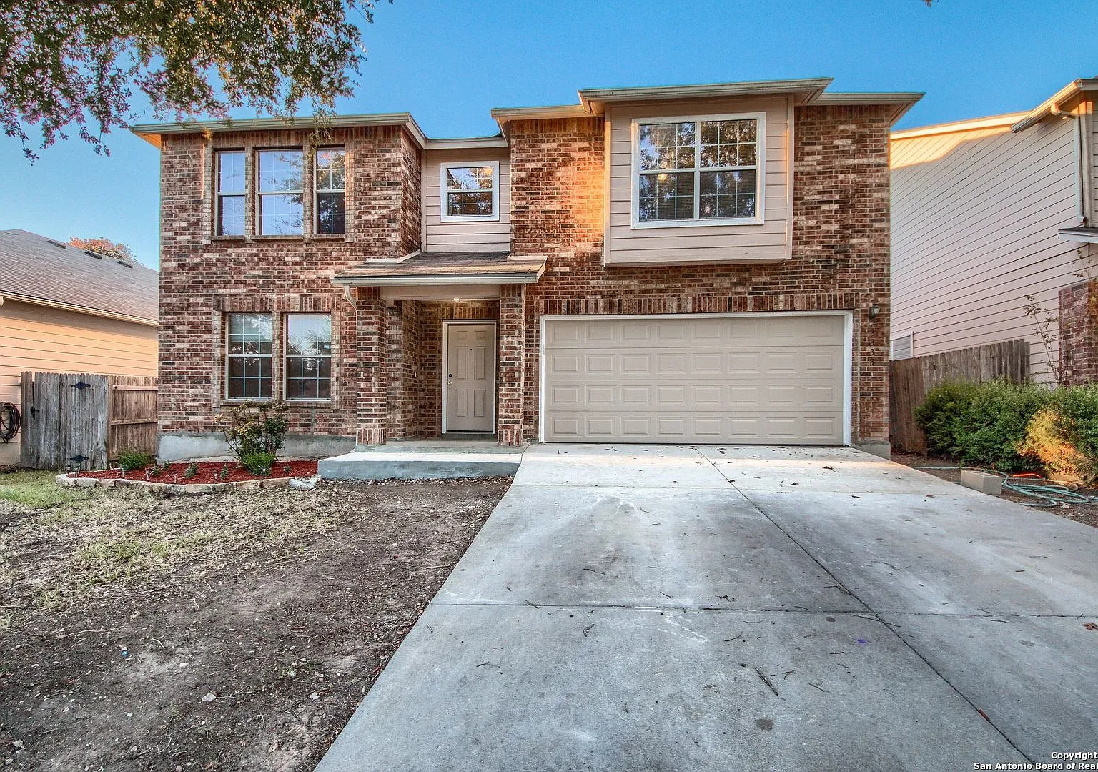Gorgeous 5 Bedroom Rental! 3333 Whisper Haven — Photo 1