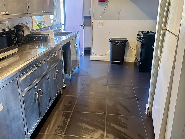 817 W 30th St #251 — Photo 4