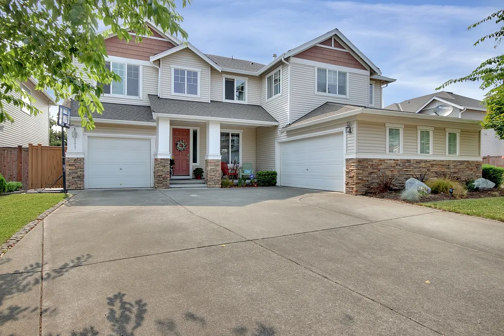 1215 68th Loop SE photo 1