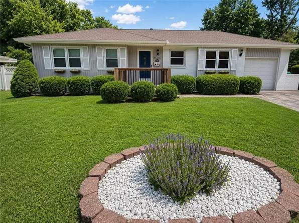 8605 W 80th Ter, Overland Park, KS 66204