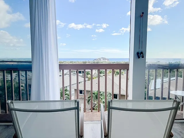 3 bed, 933 sqft, $3,900 — Photo 3