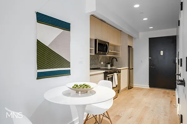 Rented by MNS Marketing | media 17