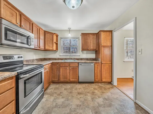 3526 Meadowlark Rd, Roanoke, VA 24018
