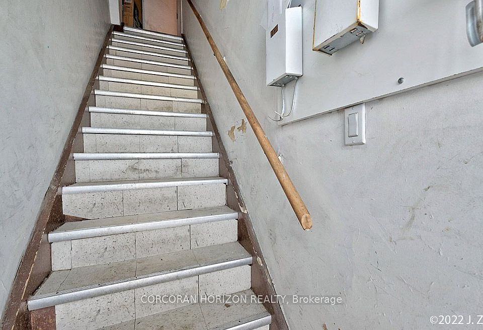 Building Photo 3