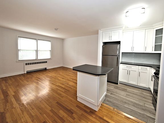 3rd image of 907L Palmer Ave