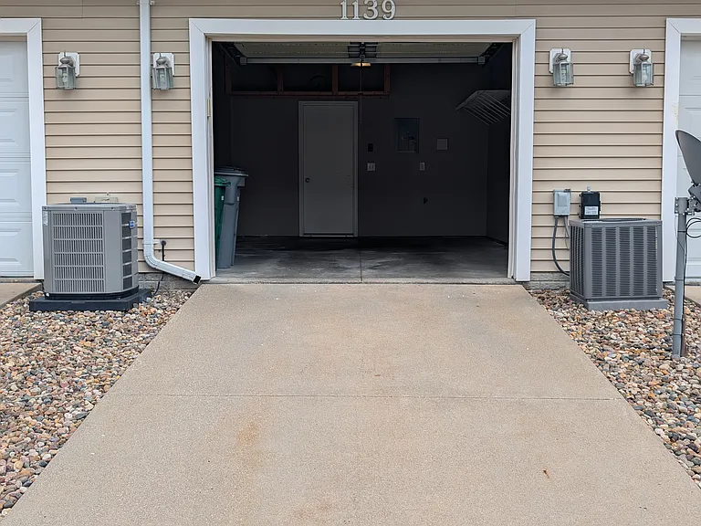 1139 NE 7th Ln — Photo 27