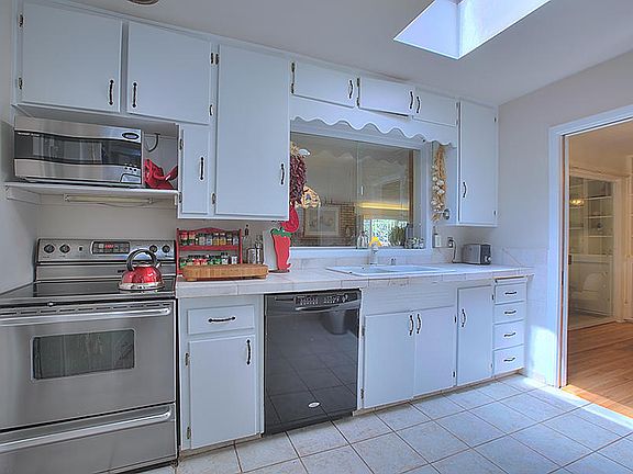 3rd image of 1712 Calle Los Vecinos NW