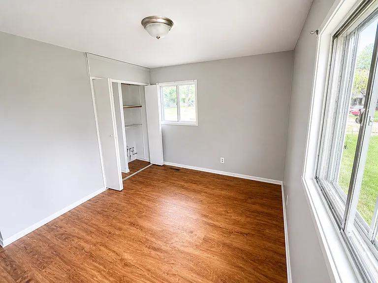 5602 Glencoe St — Photo 10