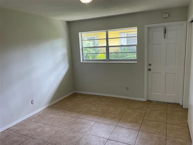 1555 Tyler St #4 — Photo 6