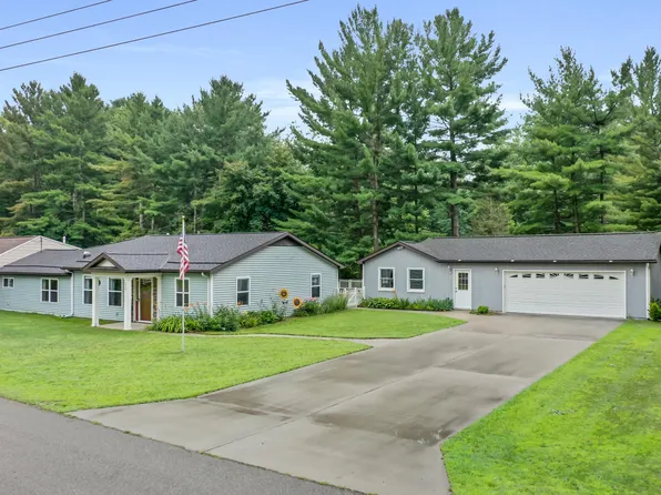 217 Cranberry Ave, Houghton Lake, MI 48629