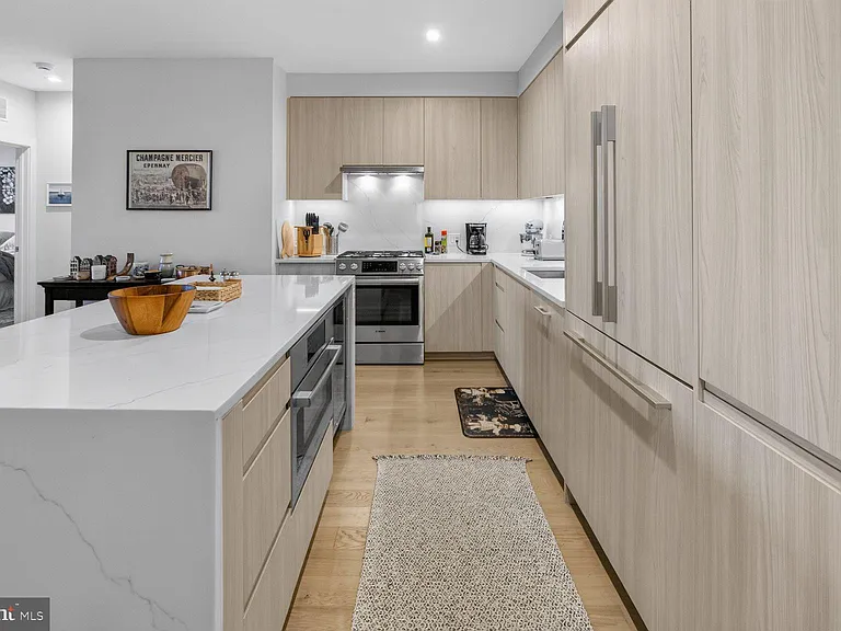 737 Swann Ave #310 — Photo 6