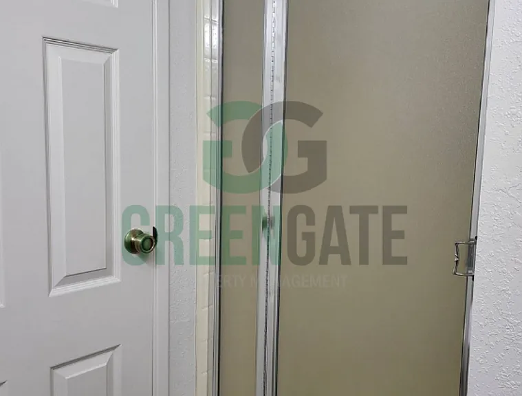 2428 Woodvale Dr — Photo 50