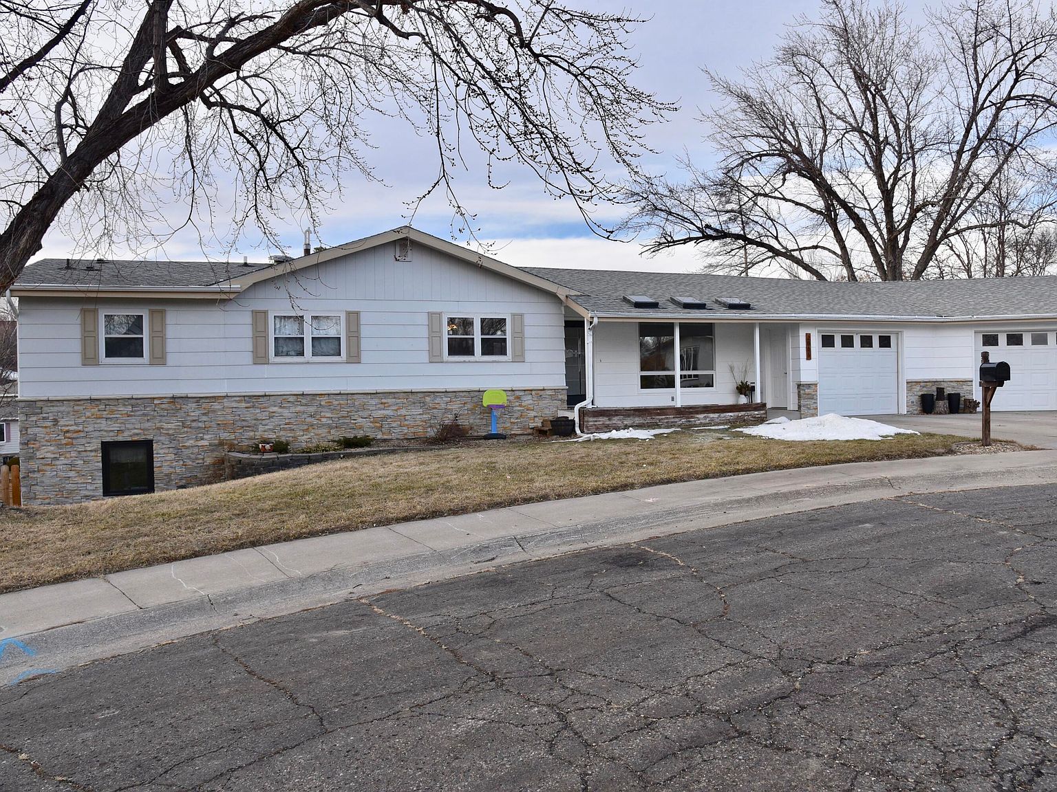 2006 E Broadway Ave, Pierre, SD 57501 Zillow