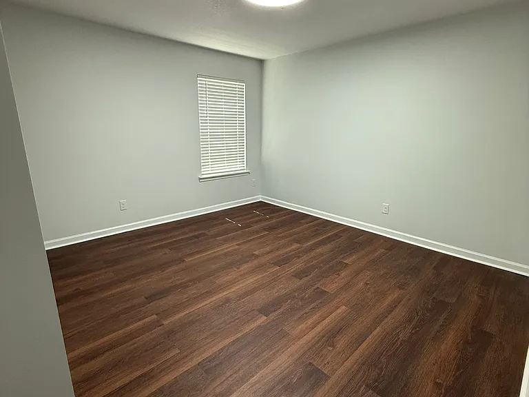 1307 Fairlawn Dr — Photo 9