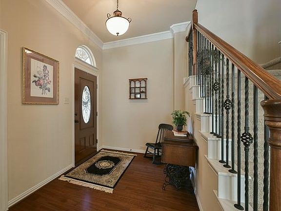 3rd image of 235 Buckingham Ave