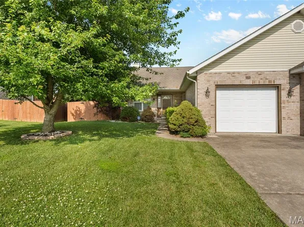 1033 Cool Valley Dr, Belleville, IL 62220