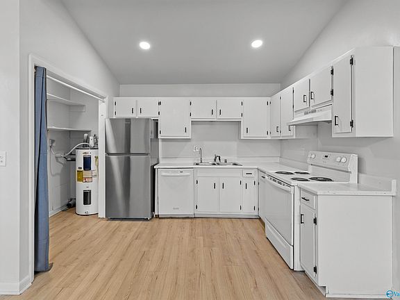 3rd image of 3704 Squaw Valley Dr SW