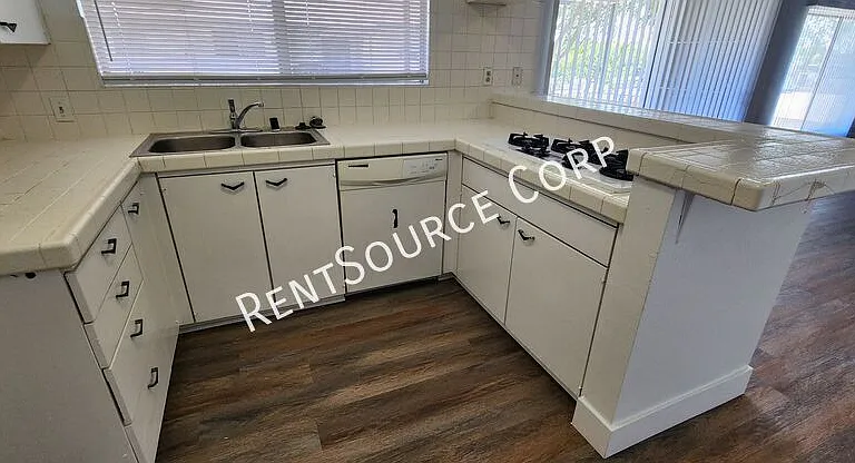 850 N Redding Way #C — Photo 10
