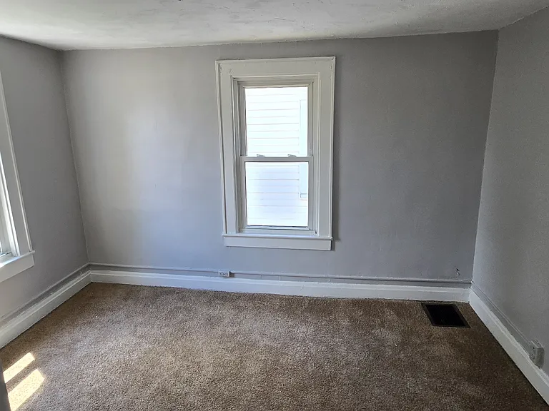 257 Benfield Ave — Photo 3