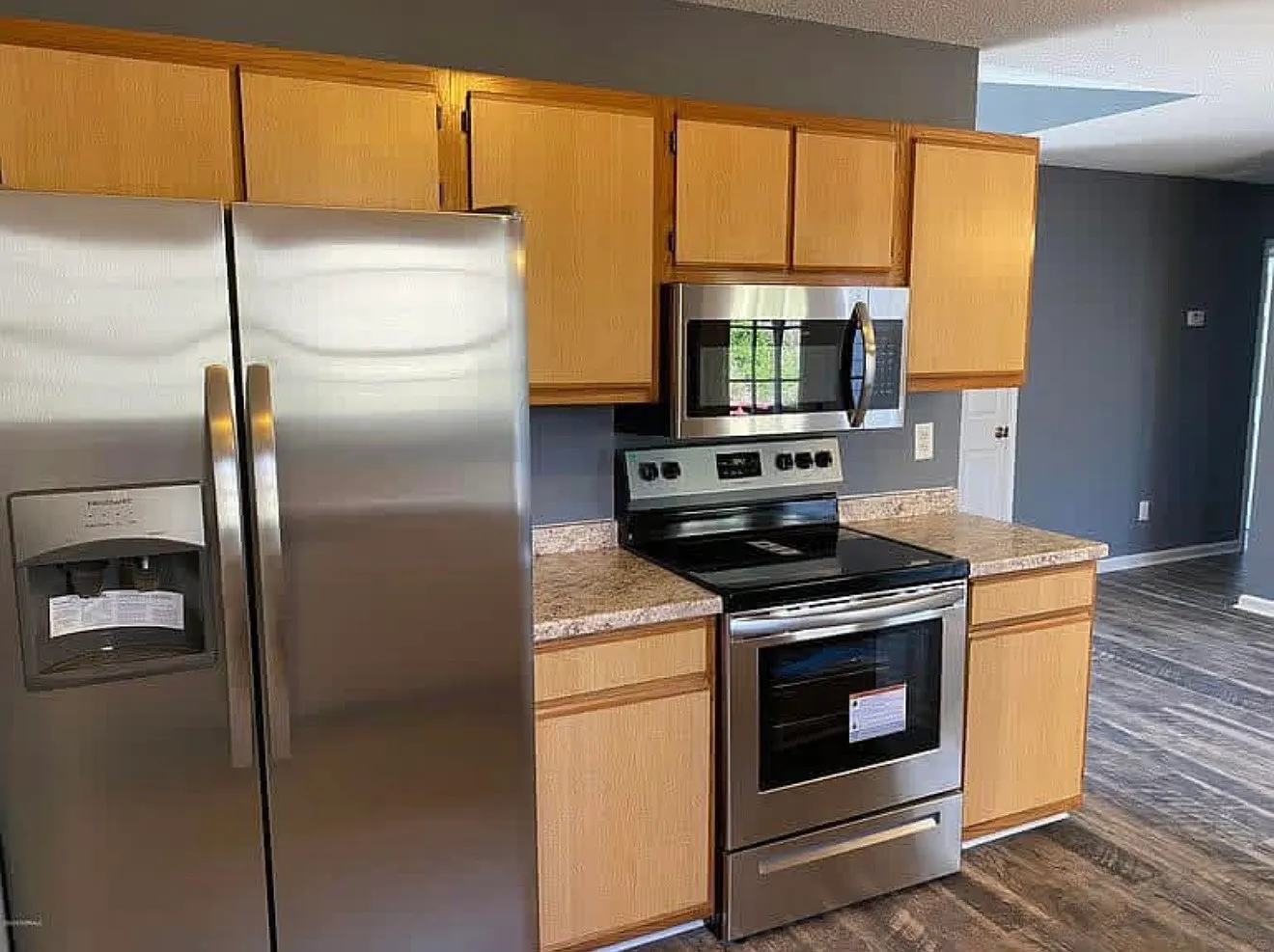 3 bed, 1093 sqft, $1,800 — Photo 2