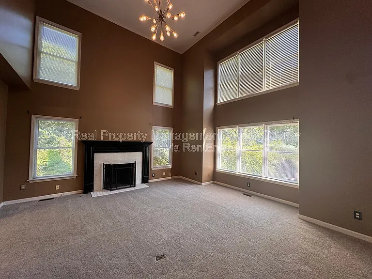 102 Powder Mill Ct — Photo 13