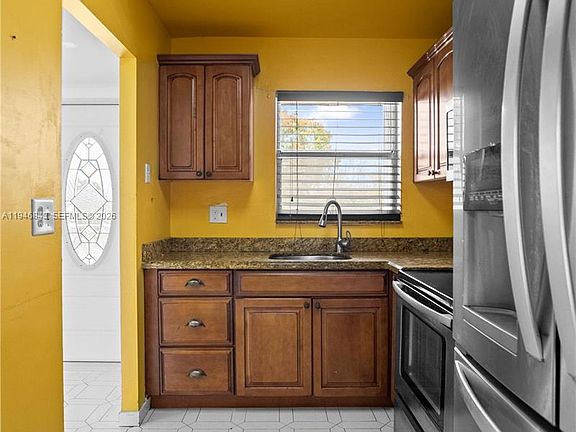 5th image of 2811 N Pine Island Rd APT 302