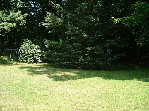 4th image of 6 Joyce Dr