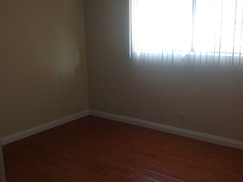 1st image of 121 W Maple St APT 5