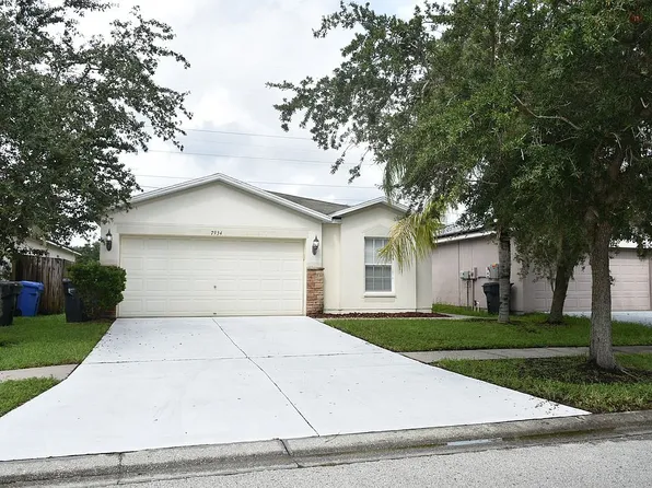 7934 Carriage Pointe Dr, Gibsonton, FL 33534