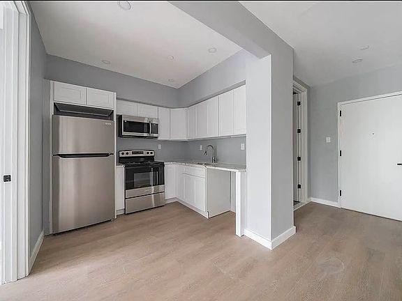 2nd image of 3509 Farragut Rd #3C