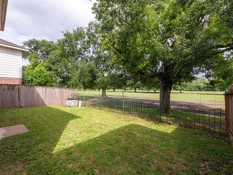 8252 Golf Green Cir — Photo 30